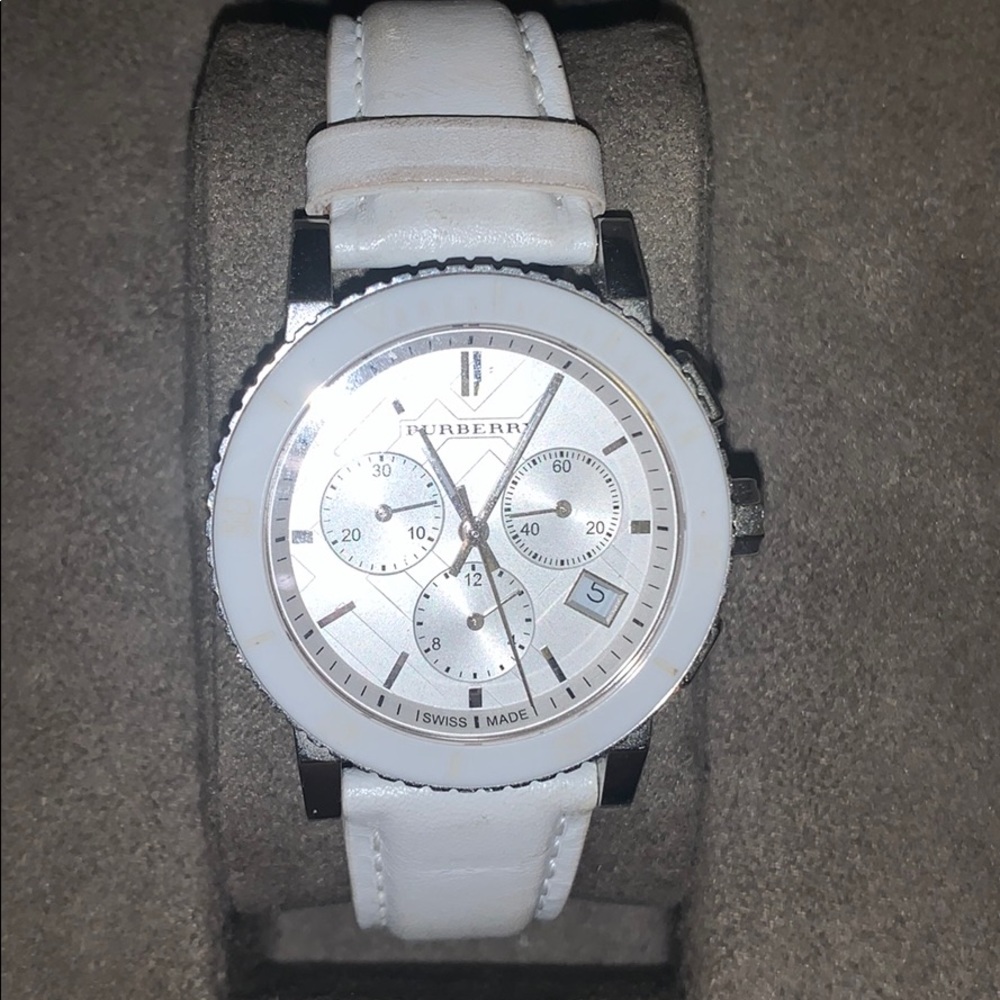 White Burberry watch - Picture 3 of 4